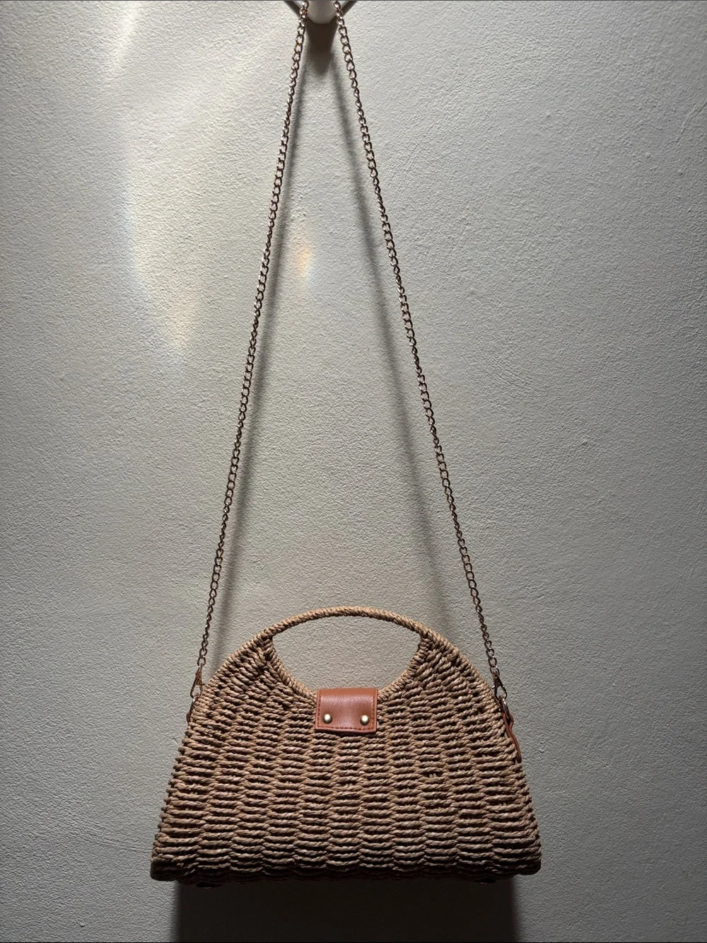 Tommy Bahama Woven Straw Crossbody Bag with Gold Chain - Picture 4 of 11